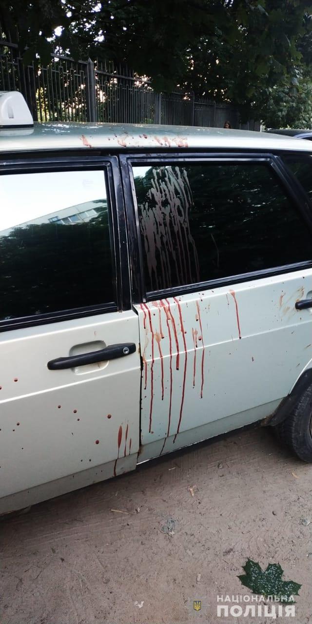 В Харькове задержали мужчину, который ударил таксиста ножом в шею