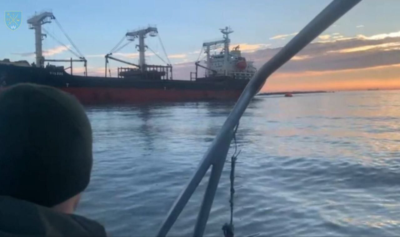 В Черном море на мине подорвалось гражданское судно под флагом Панамы