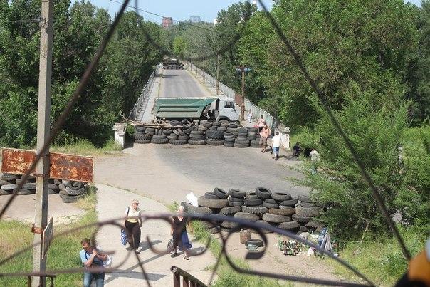 Павлоградский мост заблокированный боевиками